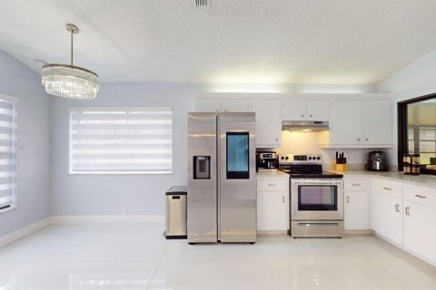 House in Hudson, Florida 3 bedrooms, 174.38 sq.m. № 1913271 - photo 28