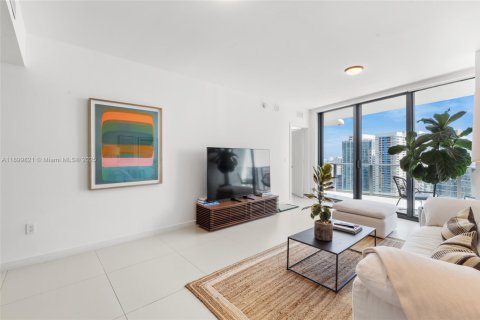 Снять в аренду кондоминиум в Майами, Флорида 1 спальня, 90.77м2, № 1952911 - фото 3