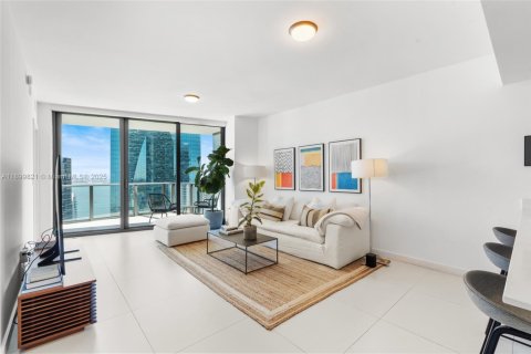 Снять в аренду кондоминиум в Майами, Флорида 1 спальня, 90.77м2, № 1952911 - фото 2