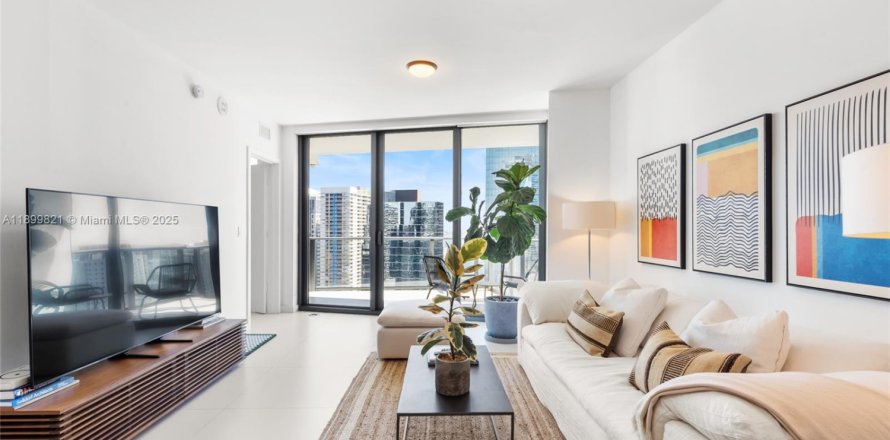 Кондоминиум с 1 спальней в Майами, Флорида № 1952911