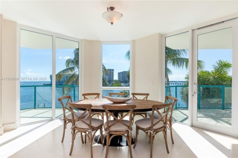 Condominio en venta en Miami, Florida, 3 dormitorios, 319.96 m2 № 1992957 - foto 13