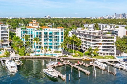 Condominio en venta en Miami, Florida, 3 dormitorios, 319.96 m2 № 1992957 - foto 1