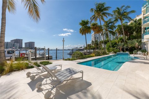 Condominio en venta en Miami, Florida, 3 dormitorios, 319.96 m2 № 1992957 - foto 2