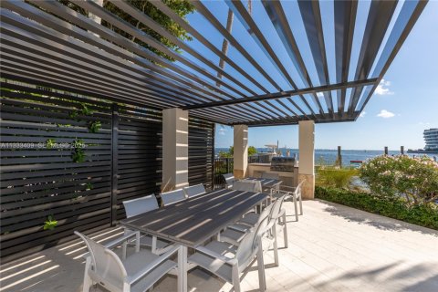Condominio en venta en Miami, Florida, 3 dormitorios, 319.96 m2 № 1992957 - foto 9