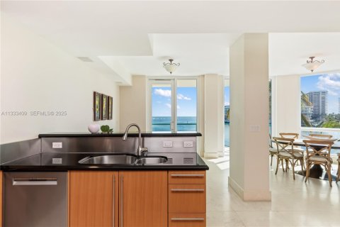 Condominio en venta en Miami, Florida, 3 dormitorios, 319.96 m2 № 1992957 - foto 28