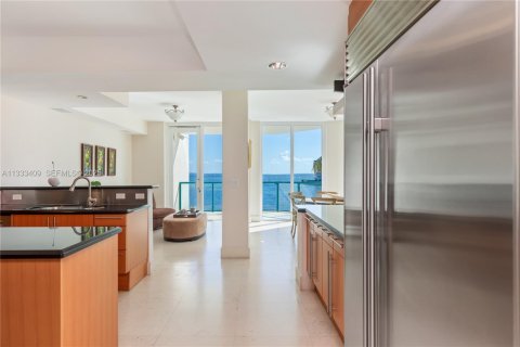 Condominio en venta en Miami, Florida, 3 dormitorios, 319.96 m2 № 1992957 - foto 30
