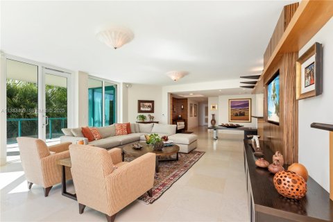 Condominio en venta en Miami, Florida, 3 dormitorios, 319.96 m2 № 1992957 - foto 17