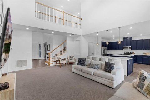Casa en venta en Kissimmee, Florida, 5 dormitorios, 393.16 m2 № 2196046 - foto 5
