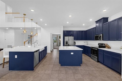 Casa en venta en Kissimmee, Florida, 5 dormitorios, 393.16 m2 № 2196046 - foto 3