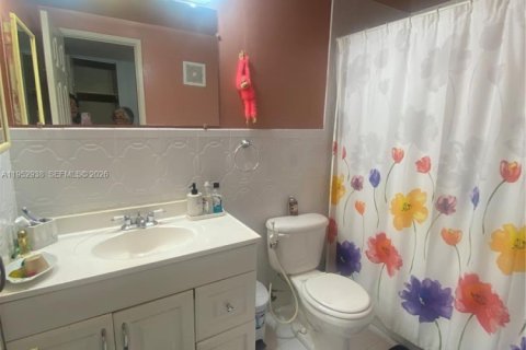 Condominio en venta en Hialeah, Florida, 2 dormitorios, 100.33 m2 № 2010074 - foto 11
