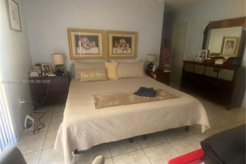 Condominio en venta en Hialeah, Florida, 2 dormitorios, 100.33 m2 № 2010074 - foto 8