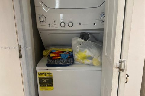 Condominio en venta en Hialeah, Florida, 2 dormitorios, 100.33 m2 № 2010074 - foto 18