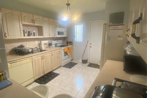 Condominio en venta en Hialeah, Florida, 2 dormitorios, 100.33 m2 № 2010074 - foto 4
