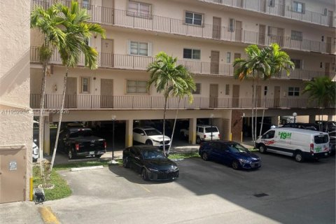 Condominio en venta en Hialeah, Florida, 2 dormitorios, 100.33 m2 № 2010074 - foto 15