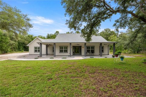 House in Dunnellon, Florida 3 bedrooms, 220.18 sq.m. № 2107647