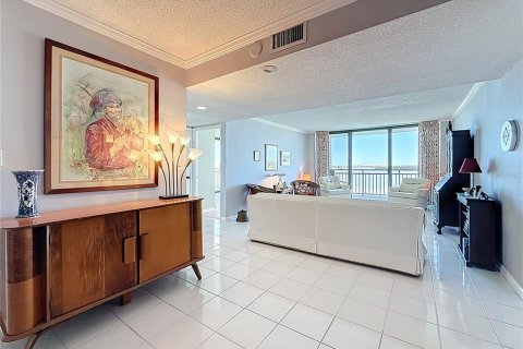 Condo in Treasure Island, Florida, 3 bedrooms  № 1720184 - photo 17