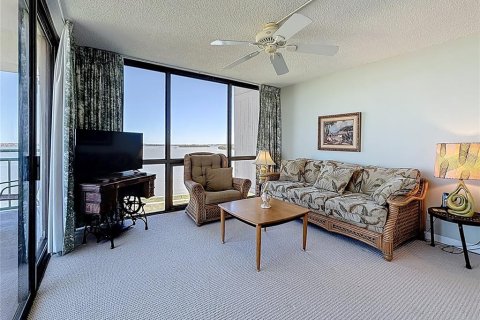 Condo in Treasure Island, Florida, 3 bedrooms  № 1720184 - photo 30