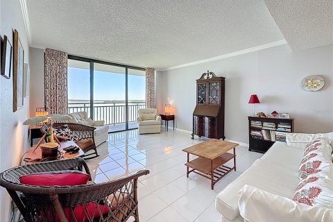 Condo in Treasure Island, Florida, 3 bedrooms  № 1720184 - photo 19