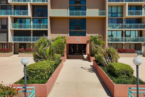 Condo in Treasure Island, Florida, 3 bedrooms  № 1720184 - photo 2