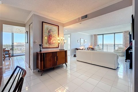 Condo in Treasure Island, Florida, 3 bedrooms  № 1720184 - photo 16