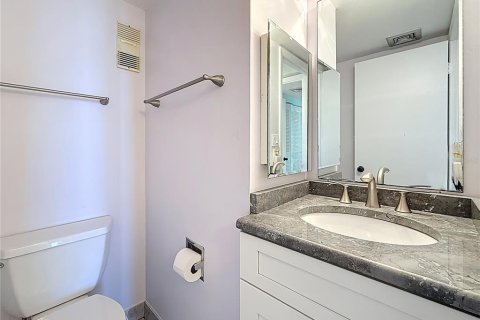 Condo in Treasure Island, Florida, 3 bedrooms  № 1720184 - photo 27