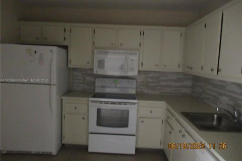 Copropriété à louer à Coconut Creek, Floride: 1 chambre, 74.14 m2 № 1961198 - photo 3