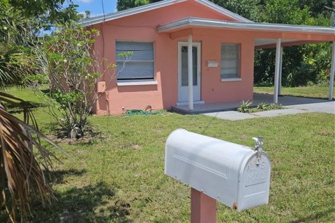 Casa en alquiler en Clearwater, Florida, 2 dormitorios, 70.61 m2 № 1834769 - foto 1