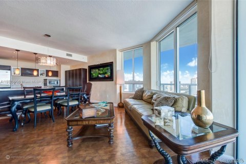 Condo in Miami, Florida, 2 bedrooms  № 1888776 - photo 6