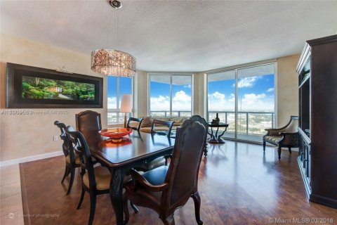 Condo in Miami, Florida, 2 bedrooms  № 1888776 - photo 4
