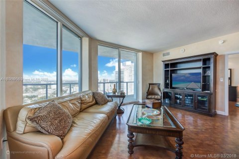 Condo in Miami, Florida, 2 bedrooms  № 1888776 - photo 5