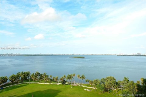 Condo in Miami, Florida, 2 bedrooms  № 1888776 - photo 21