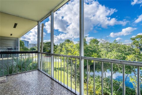 Condo in Aventura, Florida, 1 bedroom № 1986012 - photo 26
