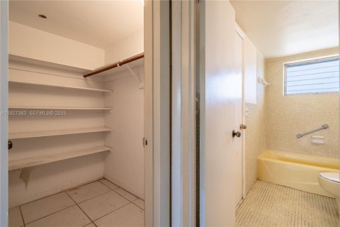 Condo in Aventura, Florida, 1 bedroom № 1986012 - photo 14