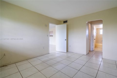 Condo in Aventura, Florida, 1 bedroom № 1986012 - photo 11