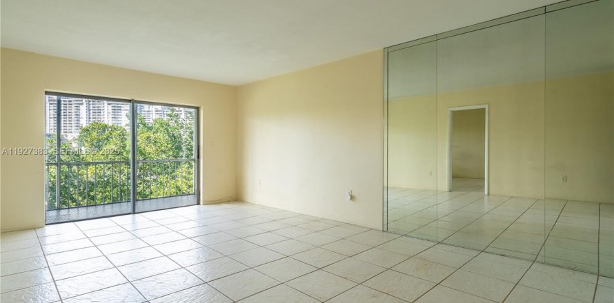 Condo in Aventura, Florida, 1 bedroom № 1986012