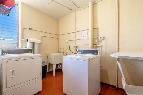 Condo in Aventura, Florida, 1 bedroom № 1986012 - photo 28