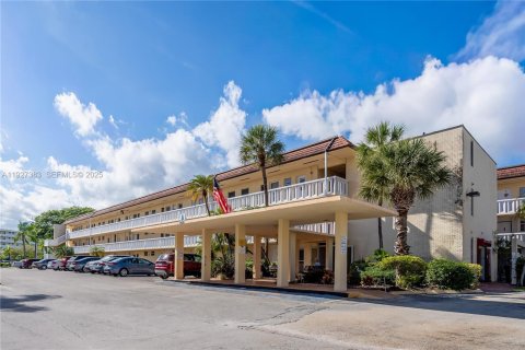 Condo in Aventura, Florida, 1 bedroom № 1986012 - photo 30