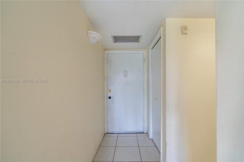 Condo in Aventura, Florida, 1 bedroom № 1986012 - photo 6