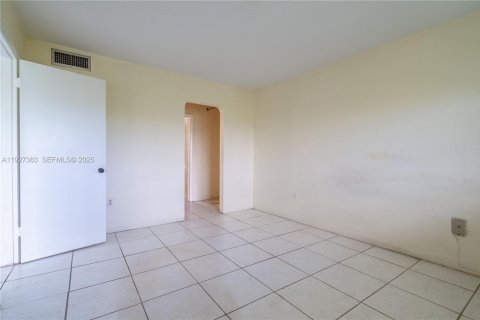 Condo in Aventura, Florida, 1 bedroom № 1986012 - photo 12