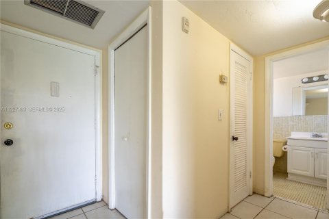 Condo in Aventura, Florida, 1 bedroom № 1986012 - photo 7