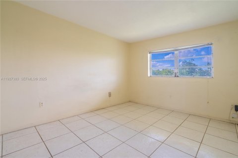 Condo in Aventura, Florida, 1 bedroom № 1986012 - photo 13