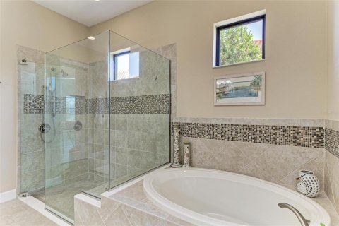 House in Lakewood Ranch, Florida 3 bedrooms, 281.03 sq.m. № 1546157 - photo 28