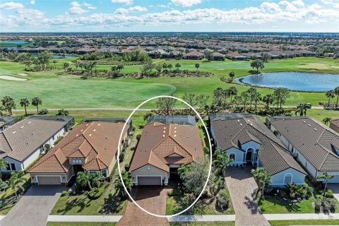 House in Lakewood Ranch, Florida 3 bedrooms, 281.03 sq.m. № 1546157 - photo 1