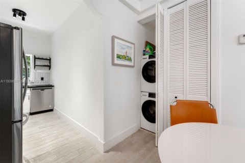 Купить кондоминиум в Майами-Бич, Флорида 2 спальни, 69.68м2, № 1996978 - фото 15