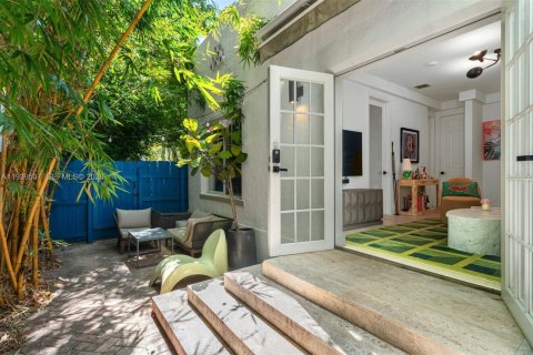 Купить кондоминиум в Майами-Бич, Флорида 2 спальни, 69.68м2, № 1996978 - фото 2