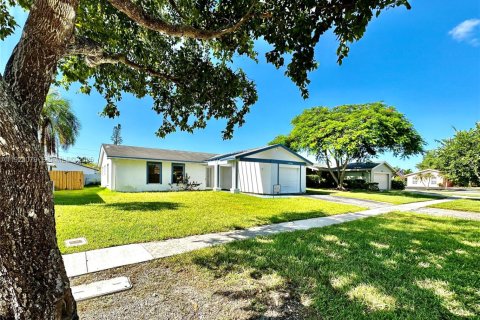 Villa ou maison à Weston, Floride 3 chambres, 128.76 m2 № 1976590