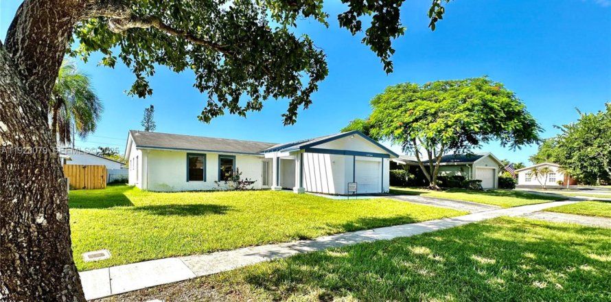 Villa ou maison à Weston, Floride 3 chambres, 128.76 m2 № 1976590