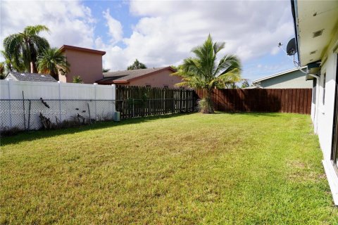 Villa ou maison à vendre à Weston, Floride: 3 chambres, 128.76 m2 № 1976590 - photo 11