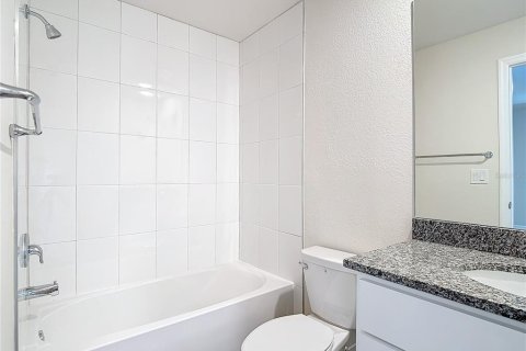 House in Cape Coral, Florida 3 bedrooms, 126.07 sq.m. № 1888702 - photo 20