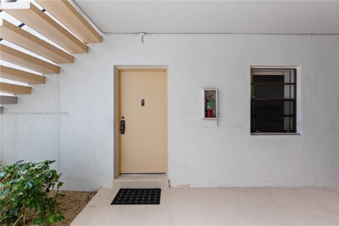 Copropriété à vendre à Pinecrest, Floride: 3 chambres, 100.89 m2 № 1943619 - photo 2